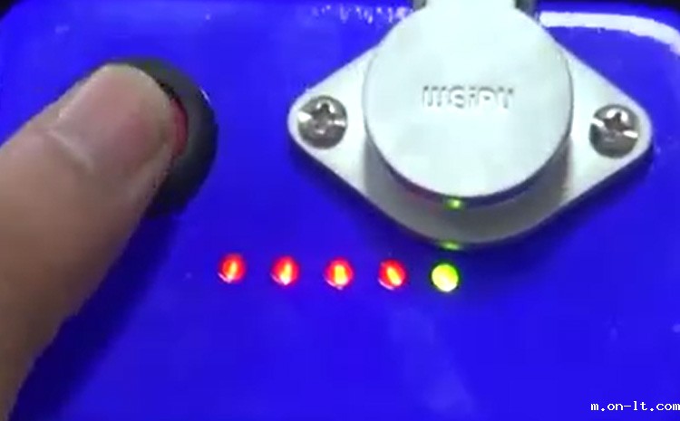 红色灯显示电量.jpg 红色灯显示电量.jpg