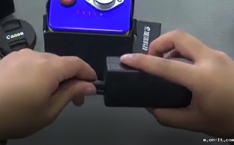 适配器和充电线进行连接.jpg 适配器和充电线进行连接.jpg