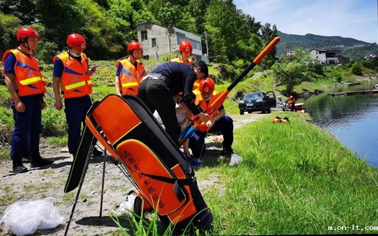 抛投器演习图片.jpg 抛投器演习图片.jpg