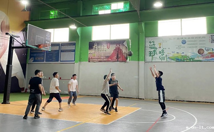 争分夺秒 毫不松懈 争分夺秒 毫不松懈
