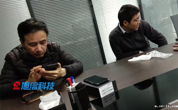 01-客户使用防爆手机.jpg 01-客户使用防爆手机.jpg